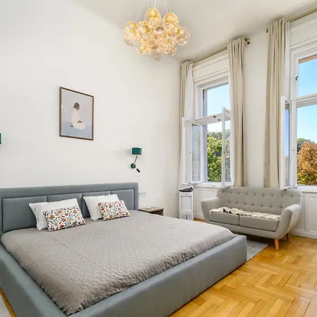 Le Jardin Buda - Near Buda Castle * Budapest